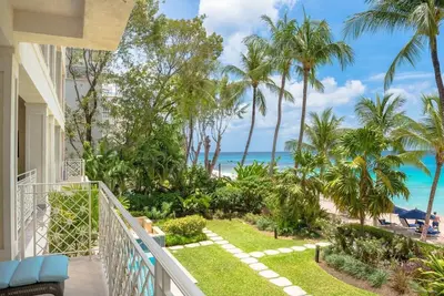 Image de Smugglers Cove No. 3 | Elegant Beachfront Living on Paynes Bay, Barbados