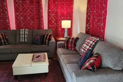 Image de Cardinal Cottage on the lake with beautiful views!