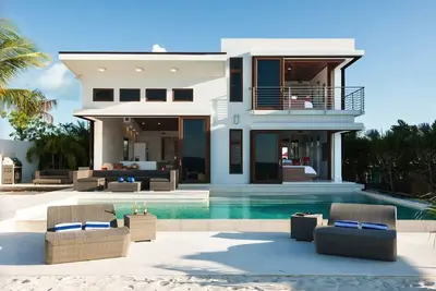 Image de Beachfront luxury 2 bedroom villa on Grace Bay