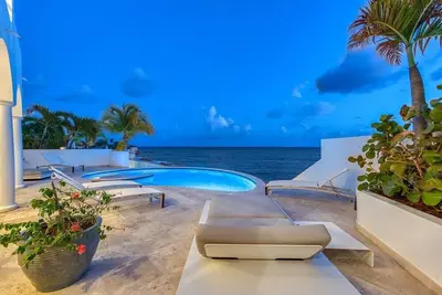 Image de 3 bedroom villa in the lowlands of Cupecoy's Shore Pointe right on the French/Du