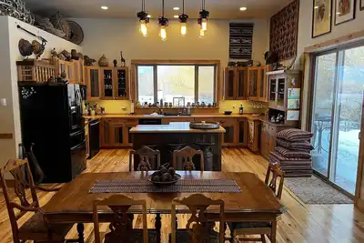 Image de Tranquil 2br/2ba Home - Country Sourdough Creek Setting - near Downtown Bozeman!