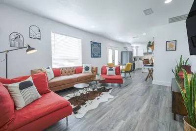Image de Stylish, Colorful, & Comfy home in East Austin