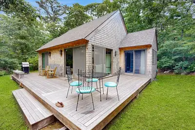 Image de Peaceful, dog-friendly home on 3 acres with lovely yard, near beaches