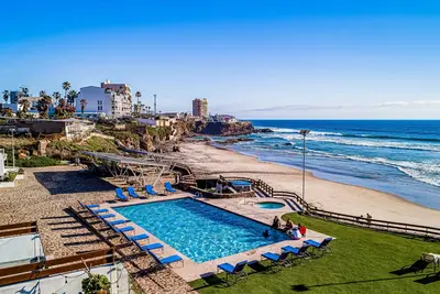 Image de Dog-friendly ocean-view home with heated outdoor pool, hot tub, streaming, patio