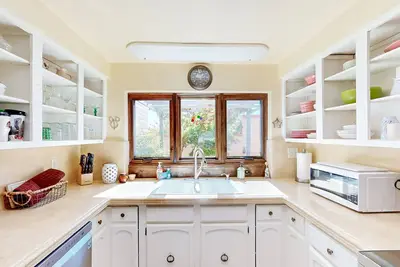 Image de 1st-floor condo with heated pools & game room - walk to pickleball & dining