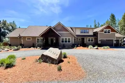 Image de 5 minutes from Sunriver - On the Deschutes River with 200-feet of frontage