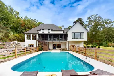 Image de Serene mountain view home with private pool, firepit, dry sauna, & Ac