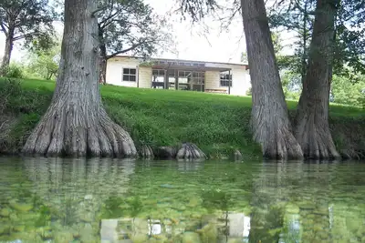 Image de Modern Rustic Cabin on the Sabinal River. Close to Garner and Lost Maples!