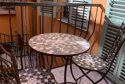 Image de Le top des quartiers! Charmant cocon dans le petit marais au port de Nice.