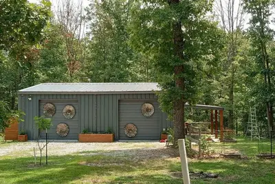 Image de Barndominium On Private 6 Wooded Acres Near Bentonville–Rv Hookup