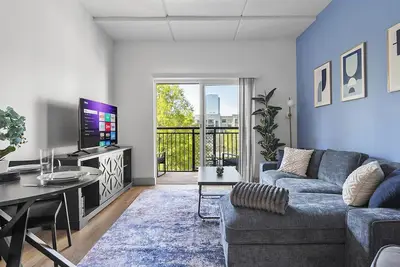 Image de Beautiful Blue | Spacious, Free Parking, View, Gym