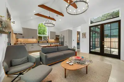 Image de Storybrooke Tudor + Pool - Emerald!