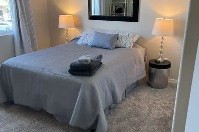 Image de Stylish Resort-Style Retreat - Pool / Spa, Near Restaurants and Shopping Galore!