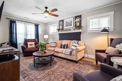 Image de 3 Bedroom Home, Walk to Lake Erie