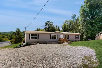 Image de New lake home with private dock, deck, grill, WiFi, W/D & Ac