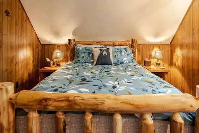 Image de 🐻The Poconos Rustic Cozy Bear Chalet Pet-Friendly