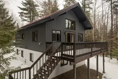 Image de Tranquil Mountain Chalet- fireplace, deck, sauna, hiking trails, close to skiing