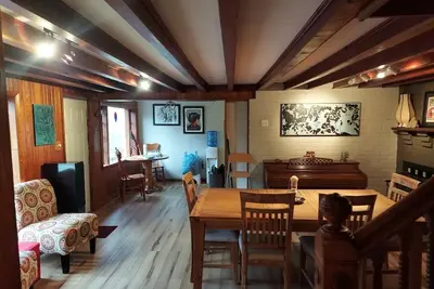 Image de Cozy Creekside Home