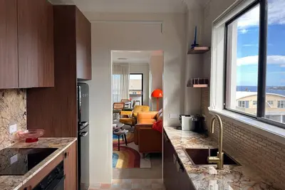 Image de Redheads; a newly renovated 70's inspired beachside apartment