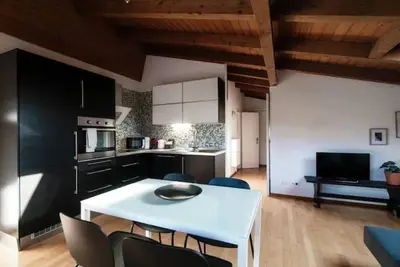 Image de Rogoria House: Intimate retreat with terrace and fireplace