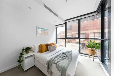 Image de A Chic & Comfy 2br Apt Near Federation Square