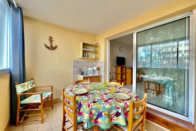 Image de Appartement 2 pièces climatisé avec parking, à 150m de la plage et proche commerces, Séte