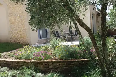Schönes Ferienhaus in Einem Anwesen mit Pool in der Nähe des Stadtzentrums Uzès