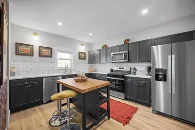 Image de Classic Pittsburgh 4 Square - Easy Access to Town and Airport!