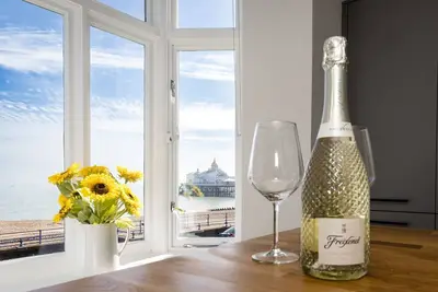 Image de Pier View - soak up the views of the pier, beach and sea