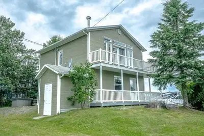 Image de Confort avec Vue sur le lac | Chalet Lac-Frontière