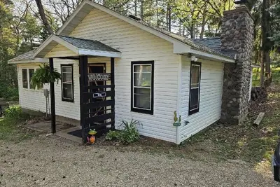 Image de Cabin with lake access, relaxation in the pines