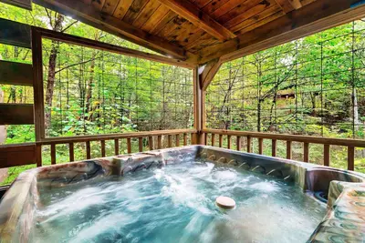 Image de Cozy Cabin w/ Hot Tub Near Dollywood & Gatlinburg
