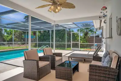 Image de Serene Cove with heated pool + spacious yard near beaches