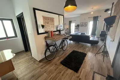 Image de Industrial Charm Apt - Sleeps 7