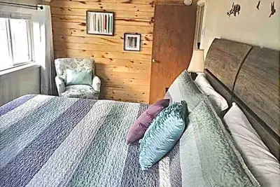 Image de Ravens Blue Skies 5rm Suite on Main, 2 bdrm, kitchen. living rm, & patio dogs ok