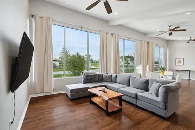 Image de Unique Industrial Loft - Brand New!