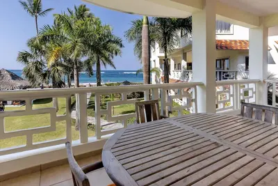 Beachfront, pool, huge balcony & zen
