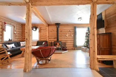 Image de Chalet du lac avec Spa privé et bord de lac avec kayaks et paddleboard