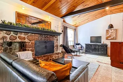 Image de La Tanière - Retraite en nature avec foyer au bois