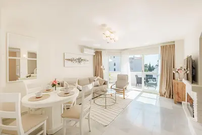 Image de Exclusive Calahonda Duplex. Excellent location, near the sea.