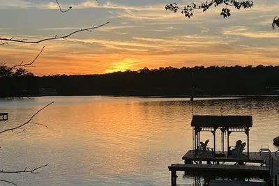 Image de Best Sunset on Lake Martin. Minutes from Parker Creek Marina / The Landing.