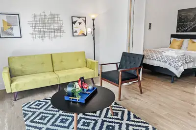 Image de Live where its all happening - Optimist - Uptown - Noda - Modern Apartment!