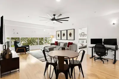 Image de 2 mins 2 Mill Ave + Asu | Pool + Ev Charging + Gym