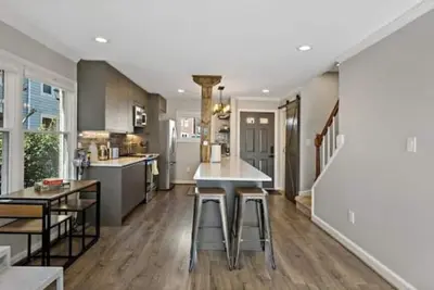 Image de Steps to All Attractions