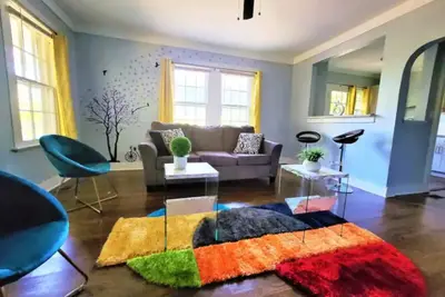 Image de 👑 King bed and Queen Sofa bed / room Tv Wifi 💕