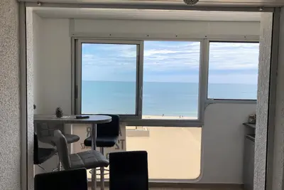 Image de Face à la Mer pour 4pers, Wifi BBox, Parking privé, Loggia vue sur le Canigou