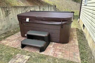 Image de Secluded Large Group Cabin with a Hot Tub and Wi-Fi