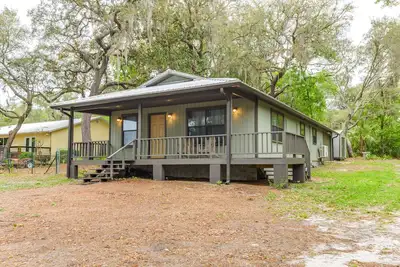 Image de Lakefront Keystone Heights Cottage w/ Private Dock