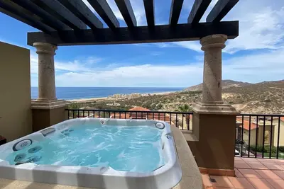 Image de Gorgeous Cabo Villa For Up to 10 with views, Jacuzzi & Infinity Pool in August\n