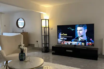 Image de Entire Spacious studio apartment